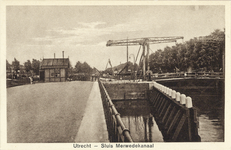 4470 Gezicht op de sluis in het Merwedekanaal te Utrecht.